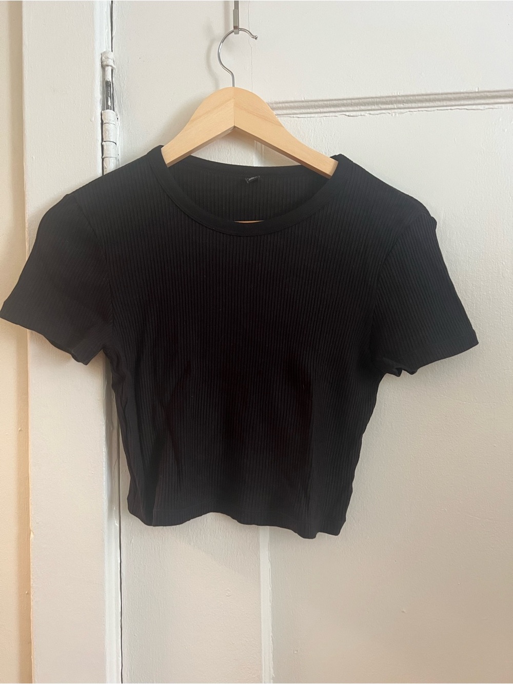 Uniqlo Black Ribbed Cropped T-Shirt - Women's Top